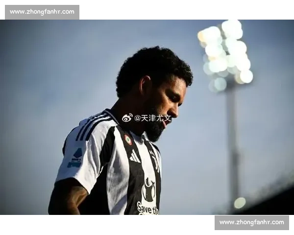 尤文 4000 万欧标价道格拉斯 - 路易斯 曼城利兹联等多队竞逐租借 + 买断方案