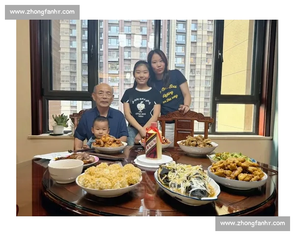 亚马尔父亲节晒童年合照：爸爸，永远爱你！