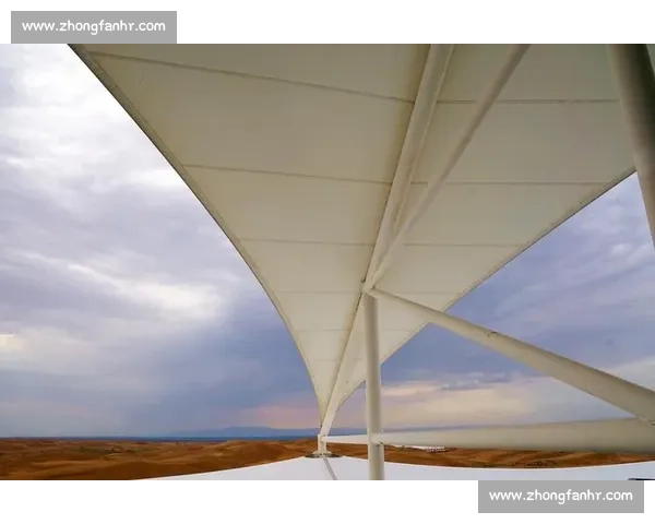 阳光沙海燃动青岛：世界沙排巡回赛演绎肌肉线条与海浪的交响