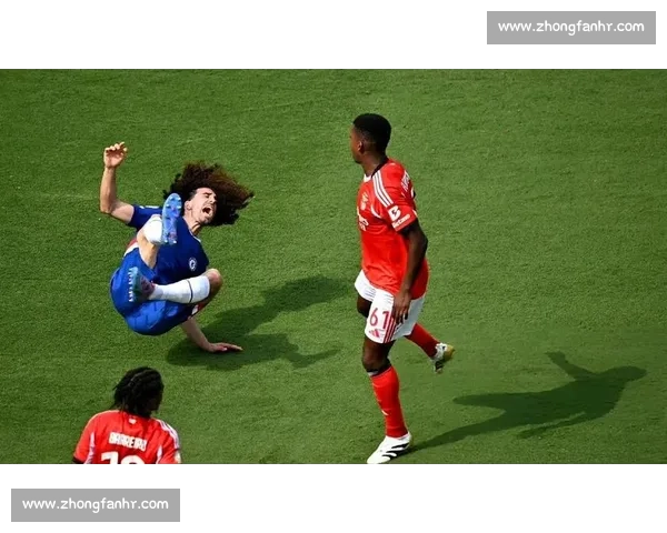 本菲卡中场吐露心声:雷暴中断打乱节奏,湿度成致命伤 本菲卡中场吐露心声:雷暴中断打乱节奏,湿度成致命伤